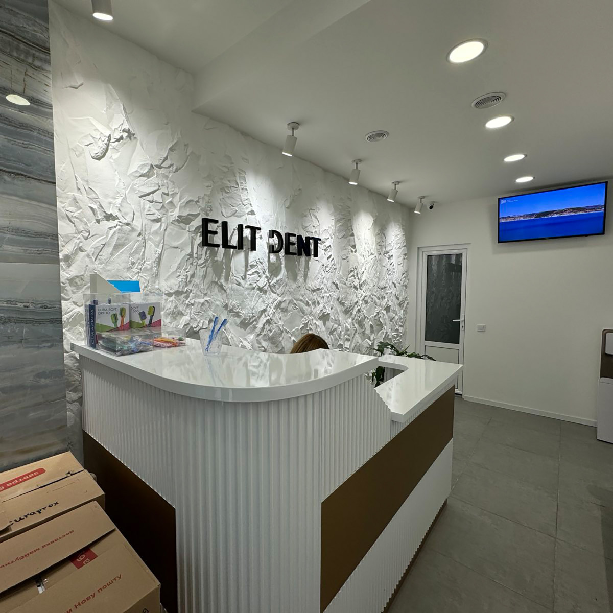 Барельєф велика скеля