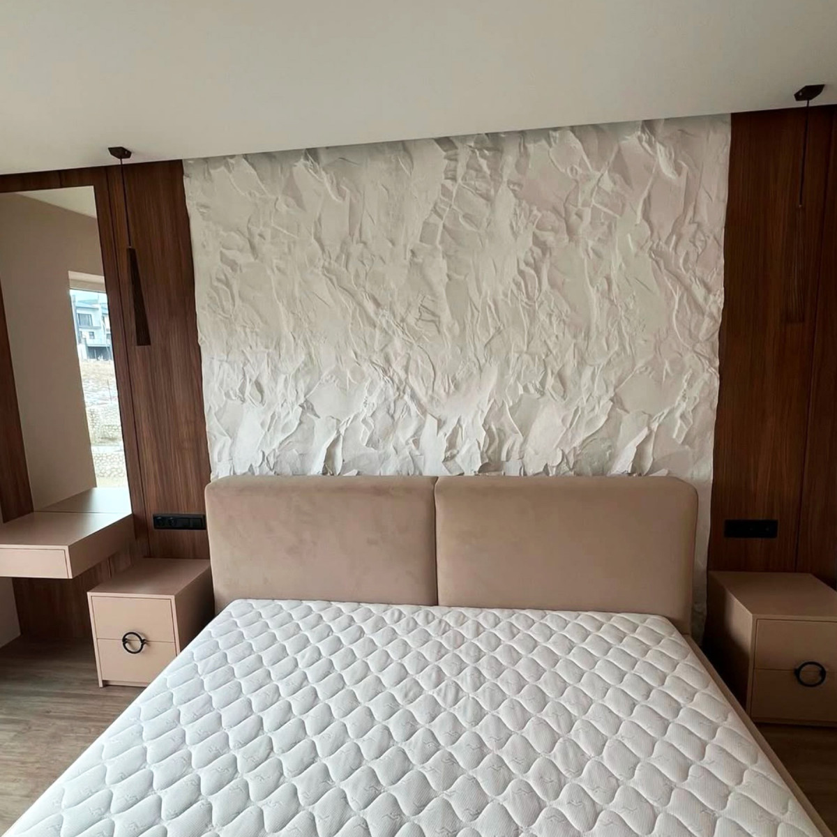 Барельєф велика скеля