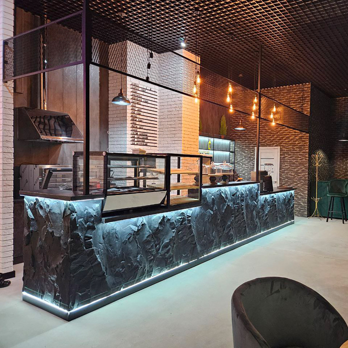 Барельєф велика скеля