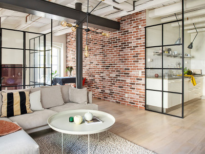 Декоративна гіпсова плитка та камінь в коридорі