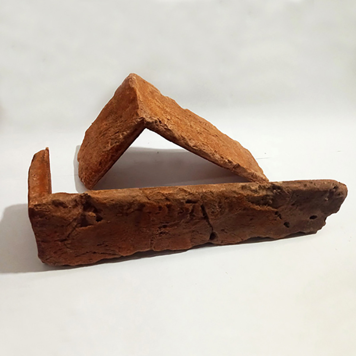 Кутова гіпсова плитка Австрія Червона автентична