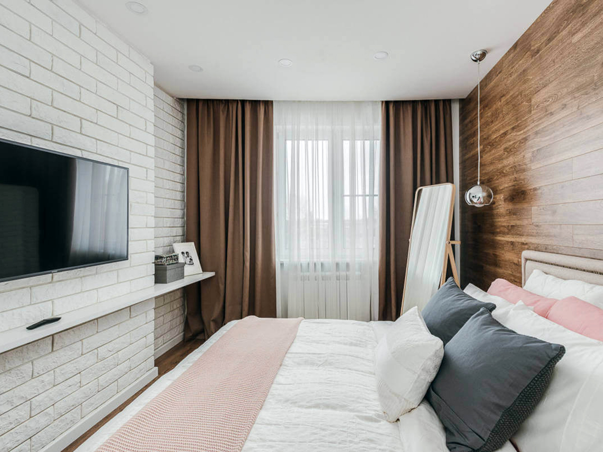 Цегляна стіна в спальні