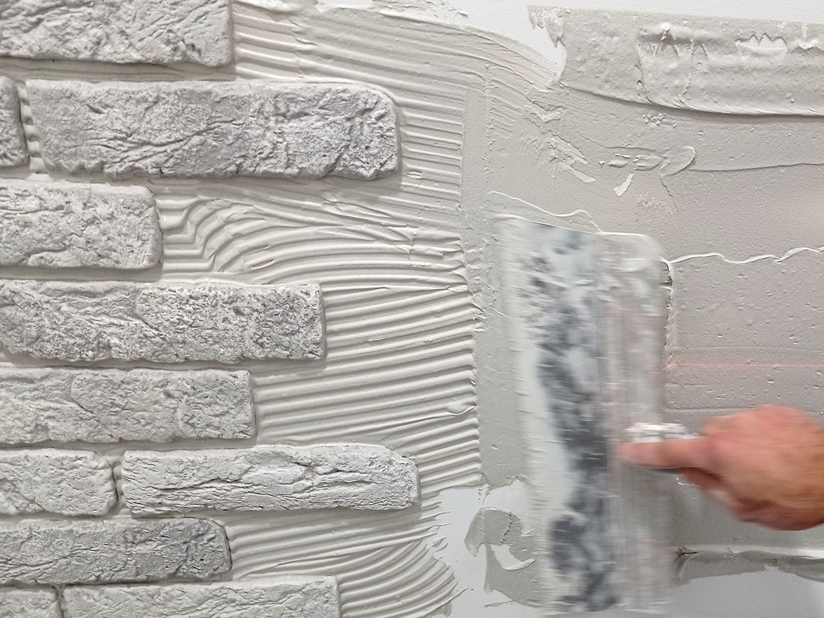 Процес монтажу гіпсової цегли