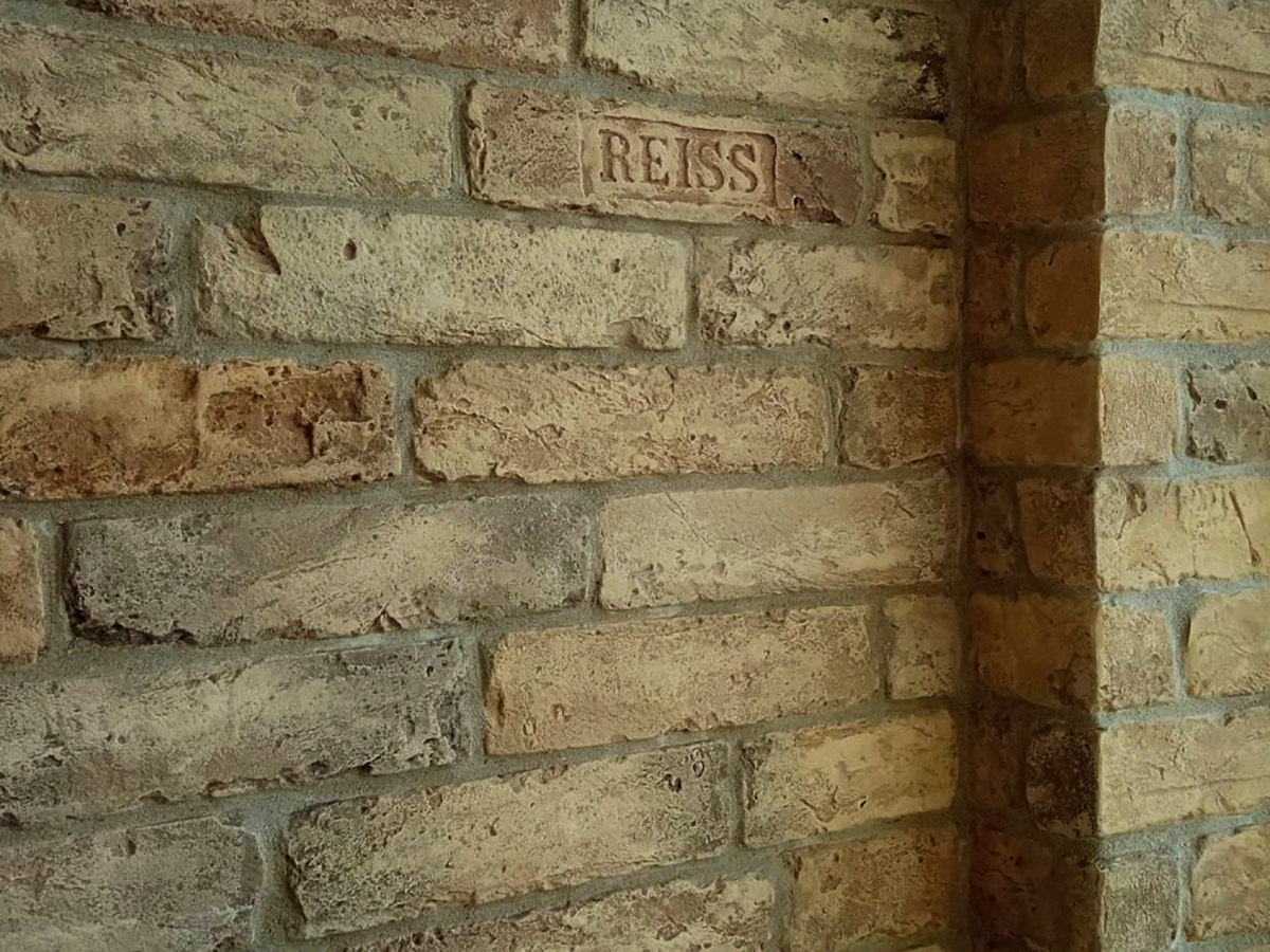 Оздоблення стін гіпсовою плиткою