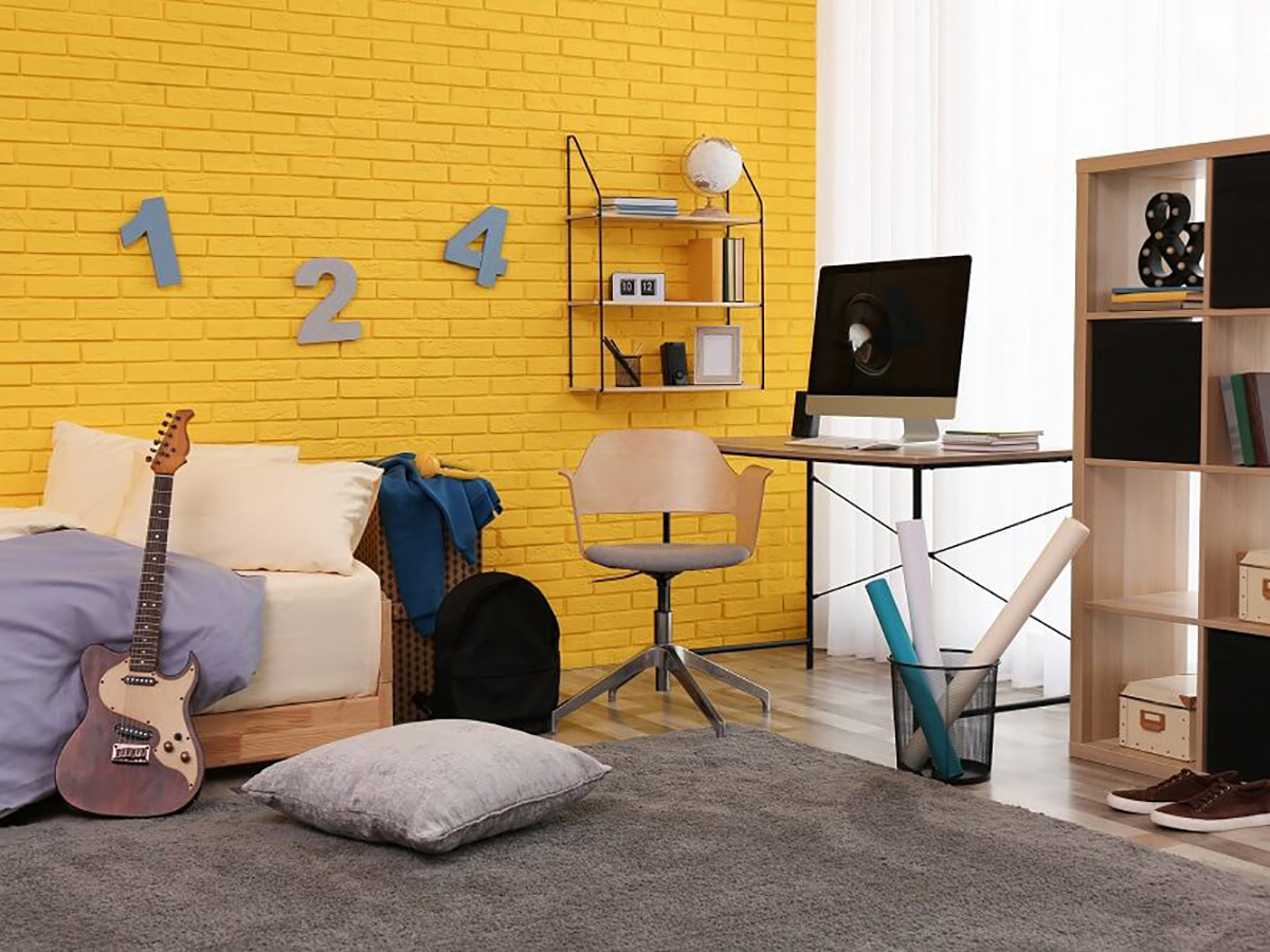 Частково поштукатурена цегла