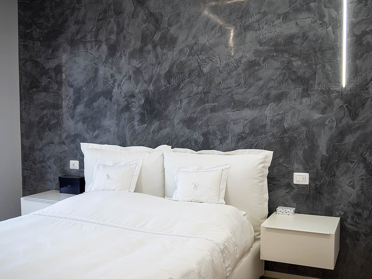 Венеціанська штукатурка в спальні